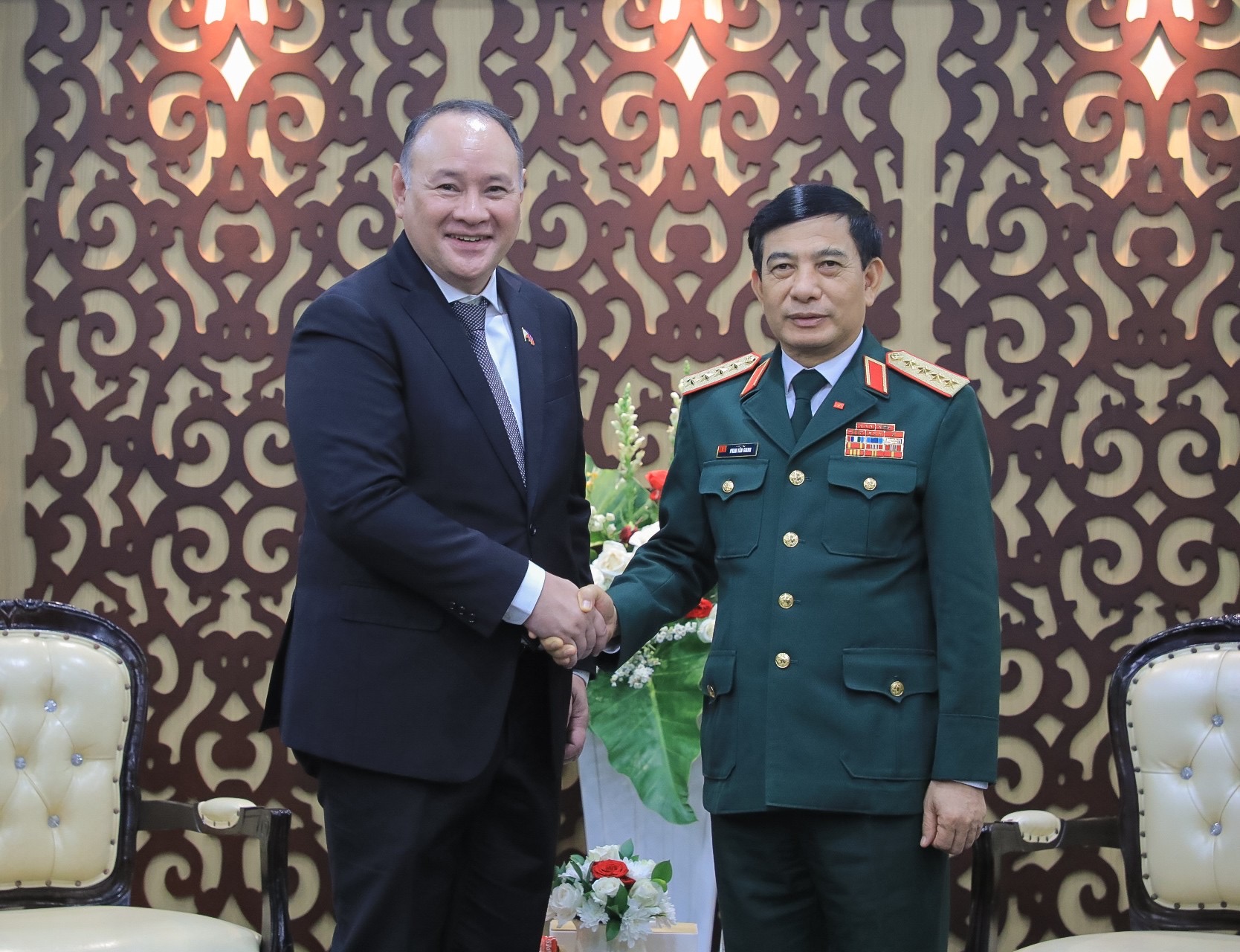 SND, Viet Nam Defense Minister meet for the first time