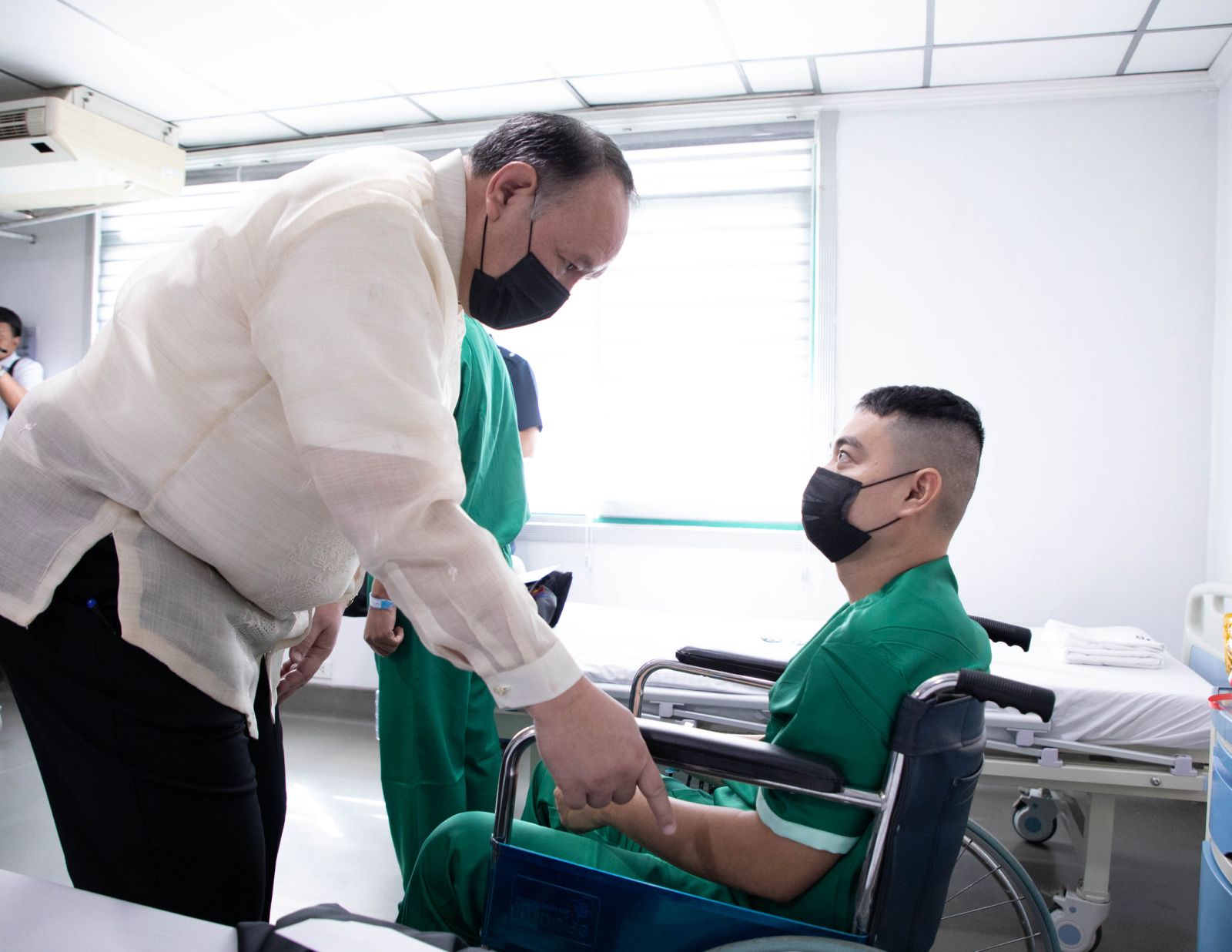 PBBM honors combat-wounded troops during visit to Army hospital