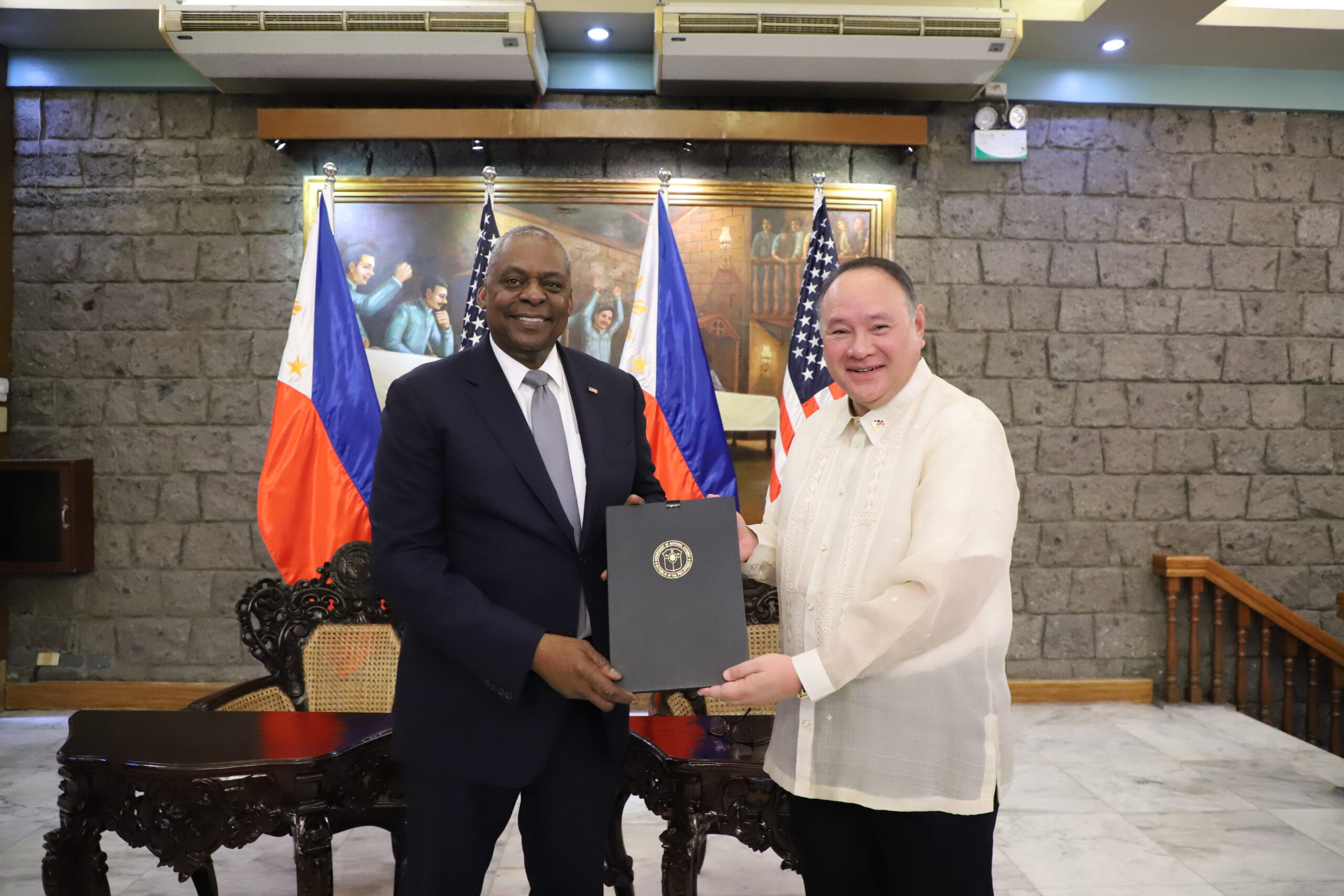 PH-US military information agreement signed; Teodoro confers achievement award on Austin