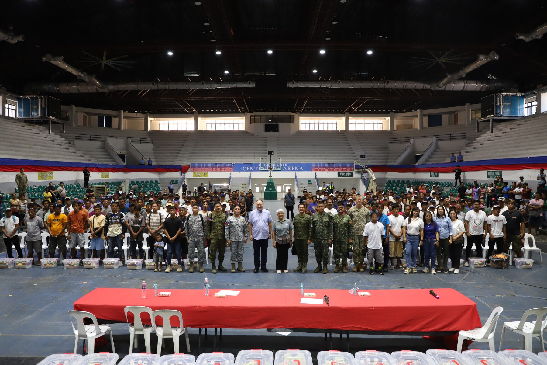 700 Ilocos Norte Fisher Folk Receive Income Aid during Balikatan
